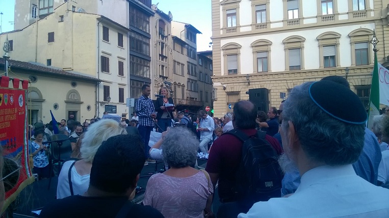 Tanti in piazza a Firenze per dire