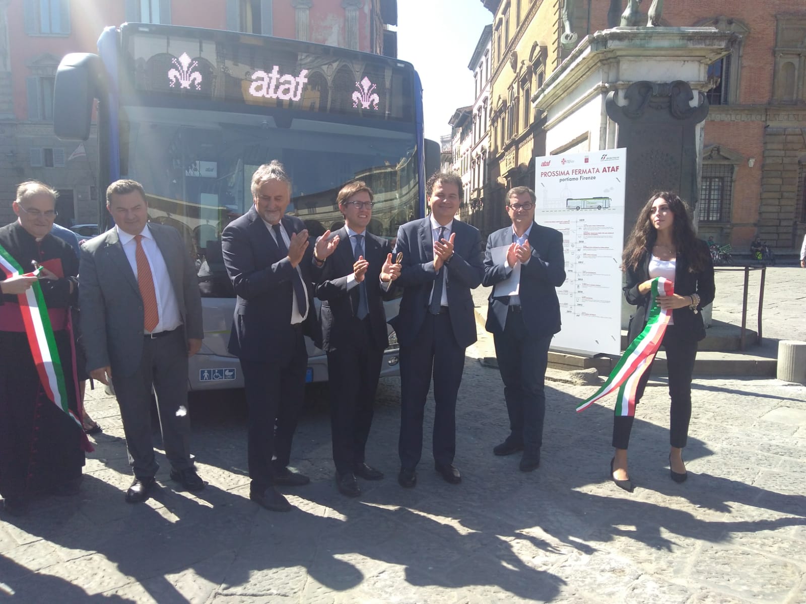 Immagine Altri 12 nuovi autobus ibridi a Firenze, Ceccarelli: "Imboccata la strada verso una Toscana sempre più green"