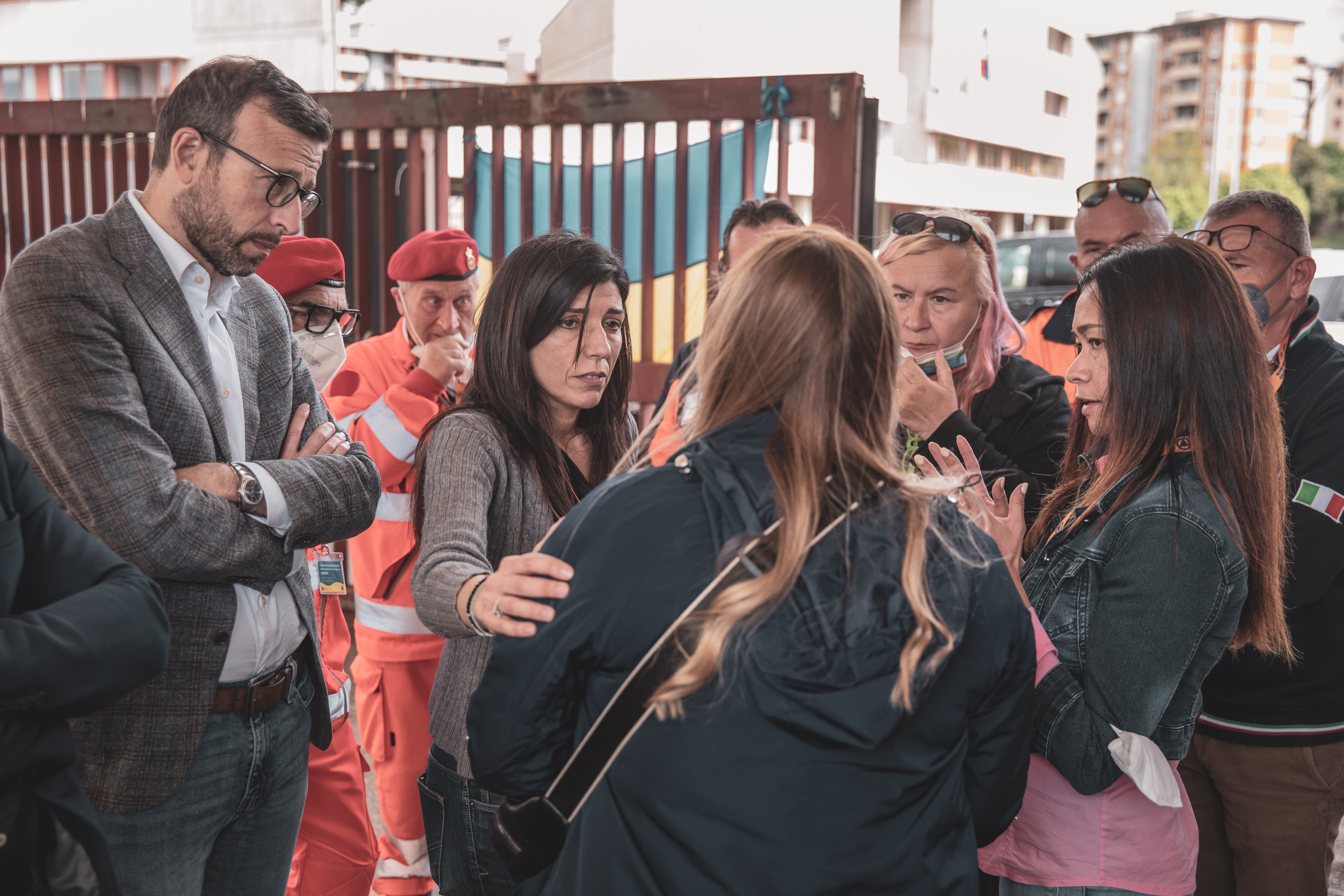 Ucraina: Mazzeo e Monni al centro accoglienza profughi Mercafir di Firenze
