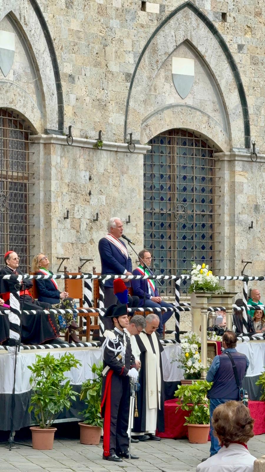 Giani a Siena alle Celebrazioni e al Corteo di Santa Caterina.