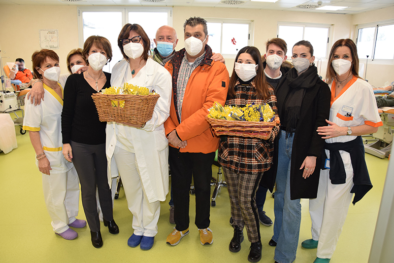 8 marzo, mimose per le donatrici di sangue all'ospedale di Siena