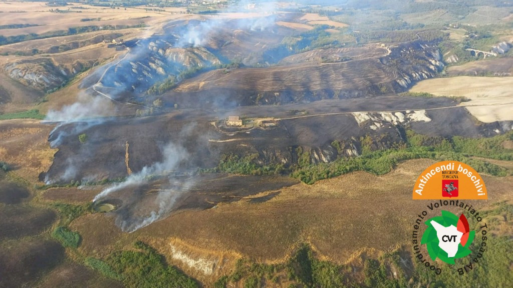 Spento l’incendio nel comune di Asciano, bruciati 150 ettari