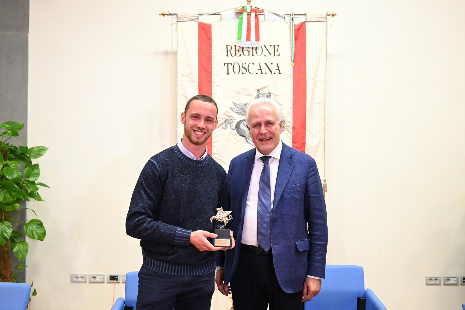 Pegaso a Ceccarelli, Giani: “Eccellenza toscana nella vita come nello sport”