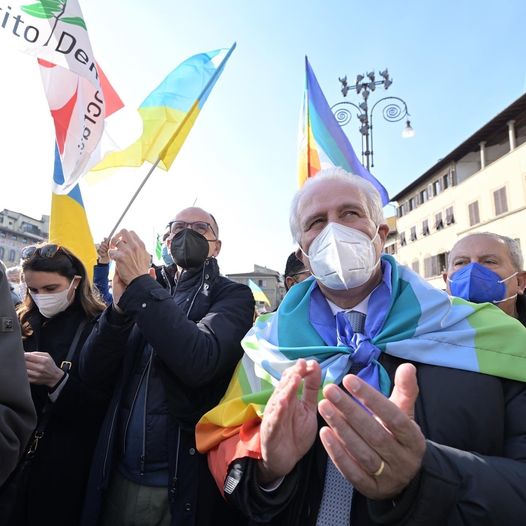 Immagine Giani alla manifestazione in Santa Croce: "La Toscana chiede la pace. No alla guerra"