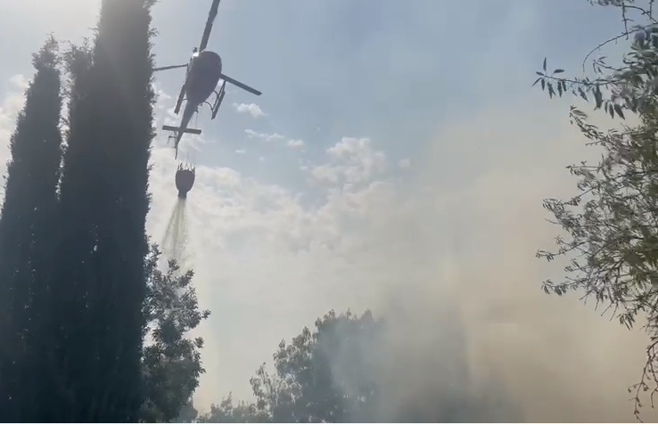 Incendio nel comune di Asciano (Si), tre elicotteri regionali in azione