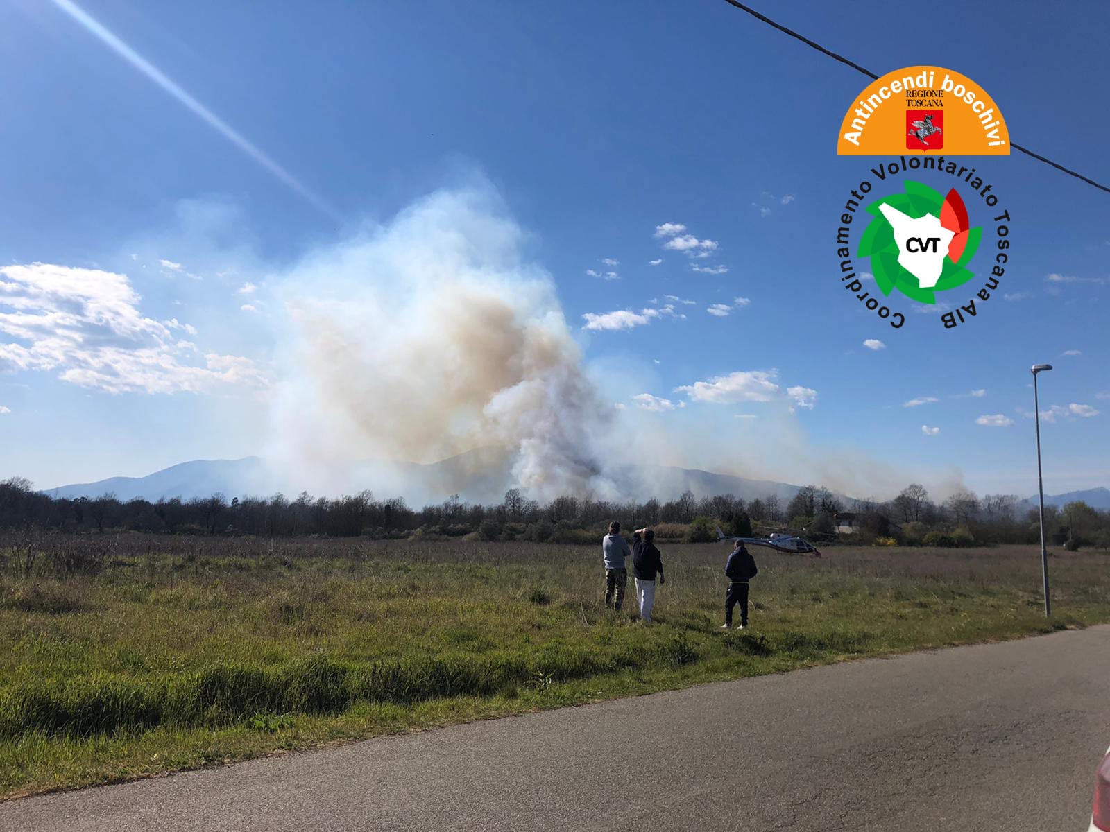 Incendio boschivo a Santa Maria a Monte (Pi). In azione anche due elicotteri regionali