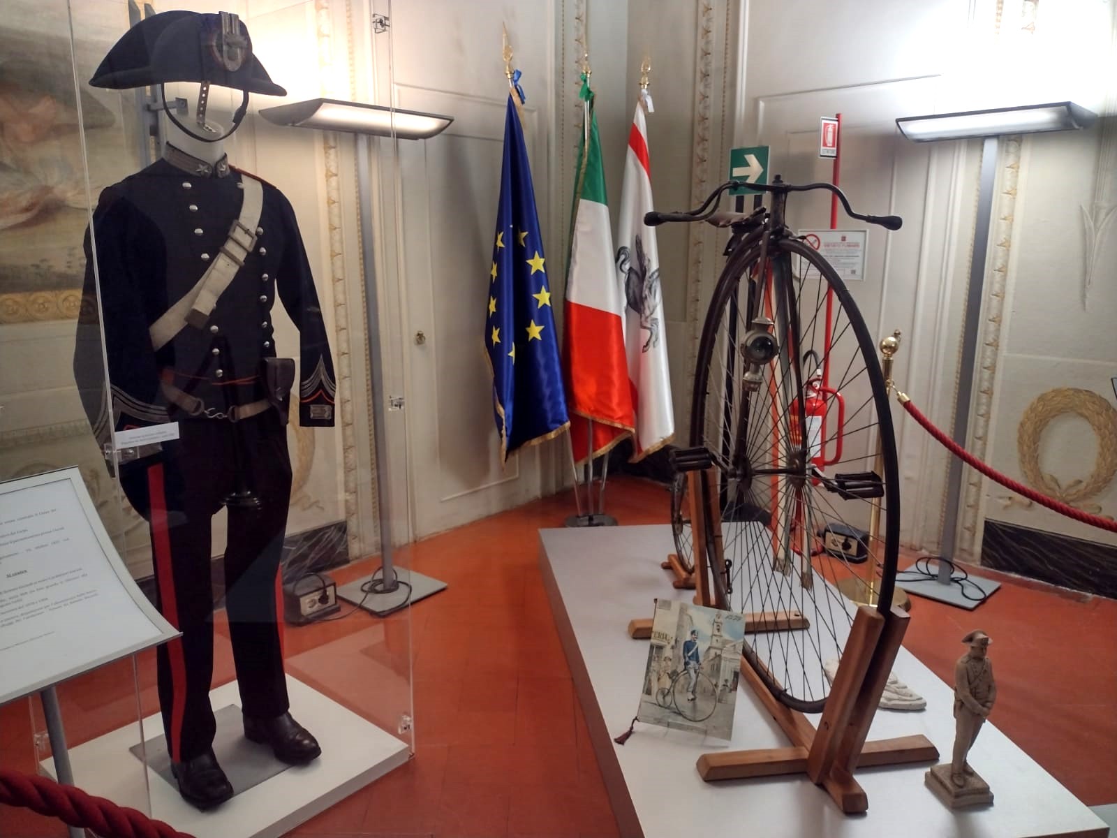 Uniformi, documenti e un velocipede: in mostra i cimeli della Legione Carabinieri Toscana
