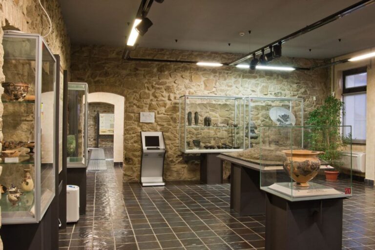 Turismo, oggi al Museo civico archeologico di Vetulonia ‘Simposio et...
