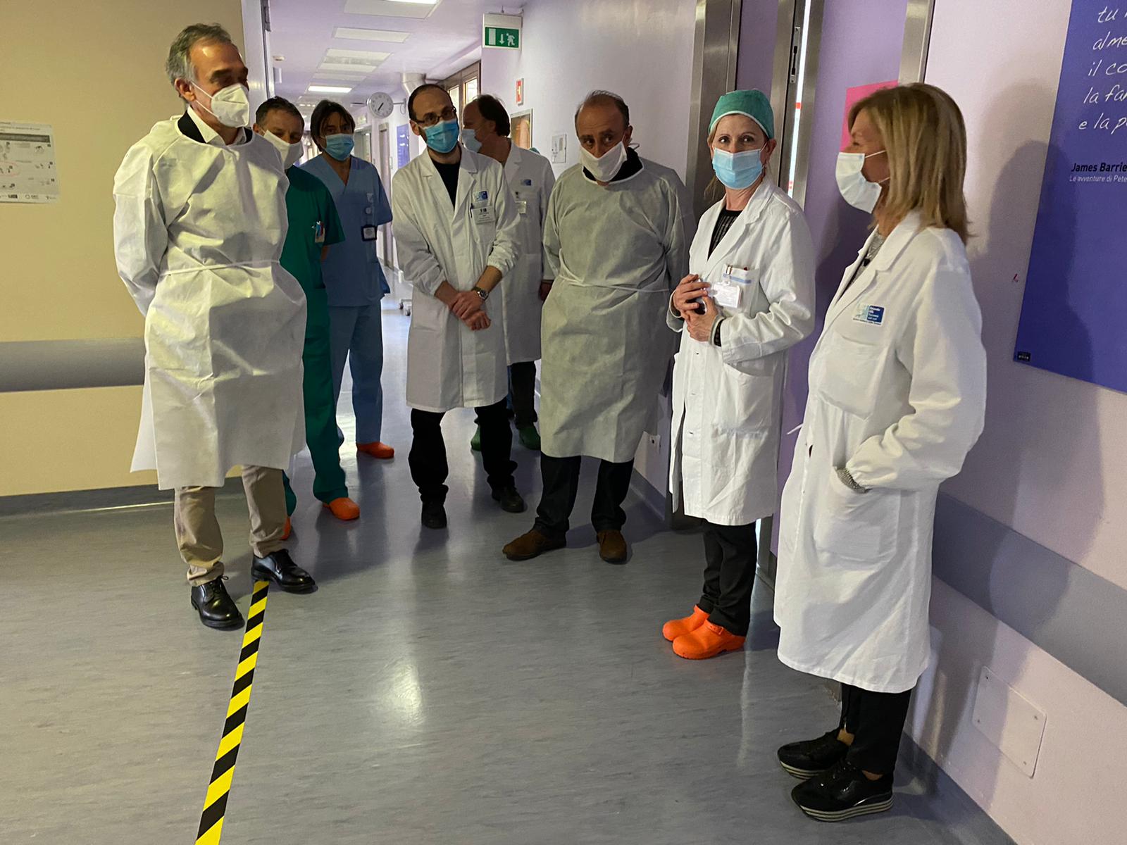 Coronavirus, Rossi in visita alle strutture sanitarie aretine