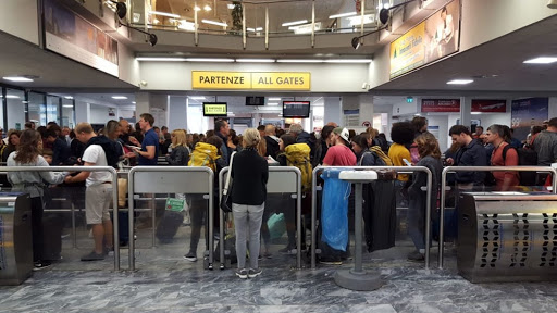 Coronavirus, al via monitoraggio temperatura viaggiatori in arrivo da voli internazionali