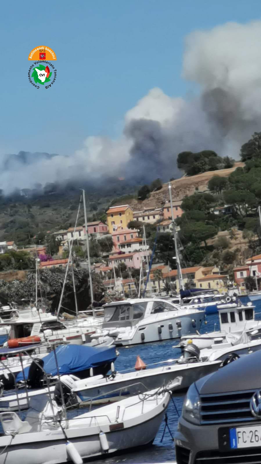 Isola d'Elba, sotto controllo l'incendio alla spiaggia Barbarossa   