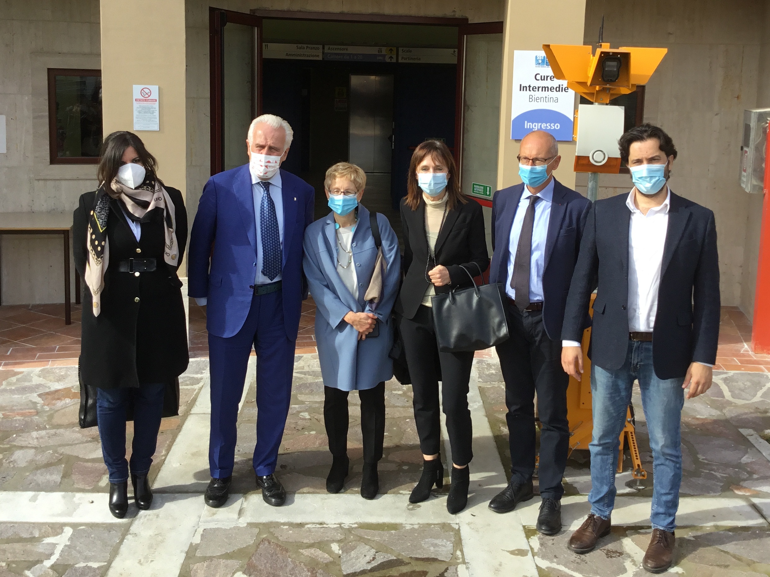 Il presidente Giani visita la nuova struttura di cure intermedie COVID di Bientina (PI)