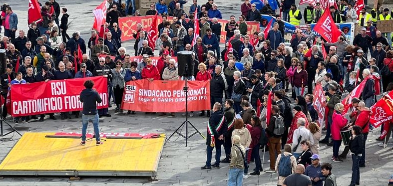 Lavoro, Regione in piazza con la Piana: “Governo assente, fare rete unica ricetta”