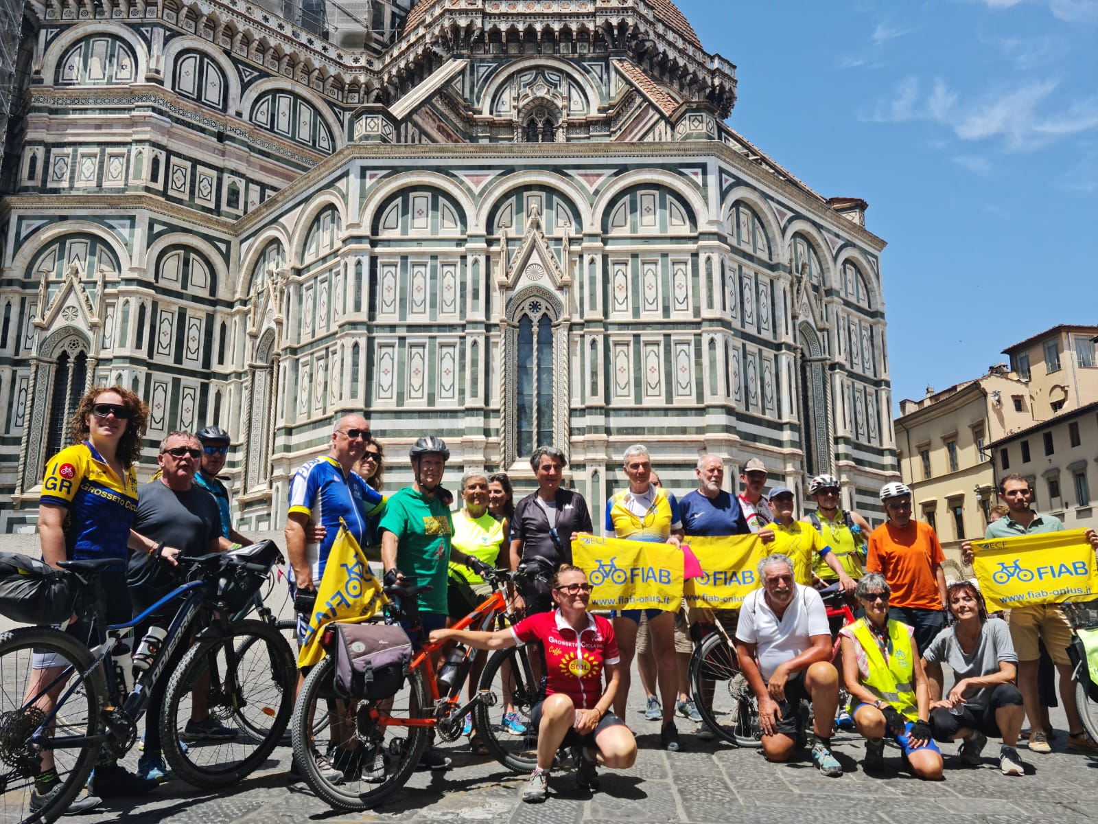 L’Arno che unisce, con la “Ciclostaffetta”della Fiab. Gran finale alla sede della Regione