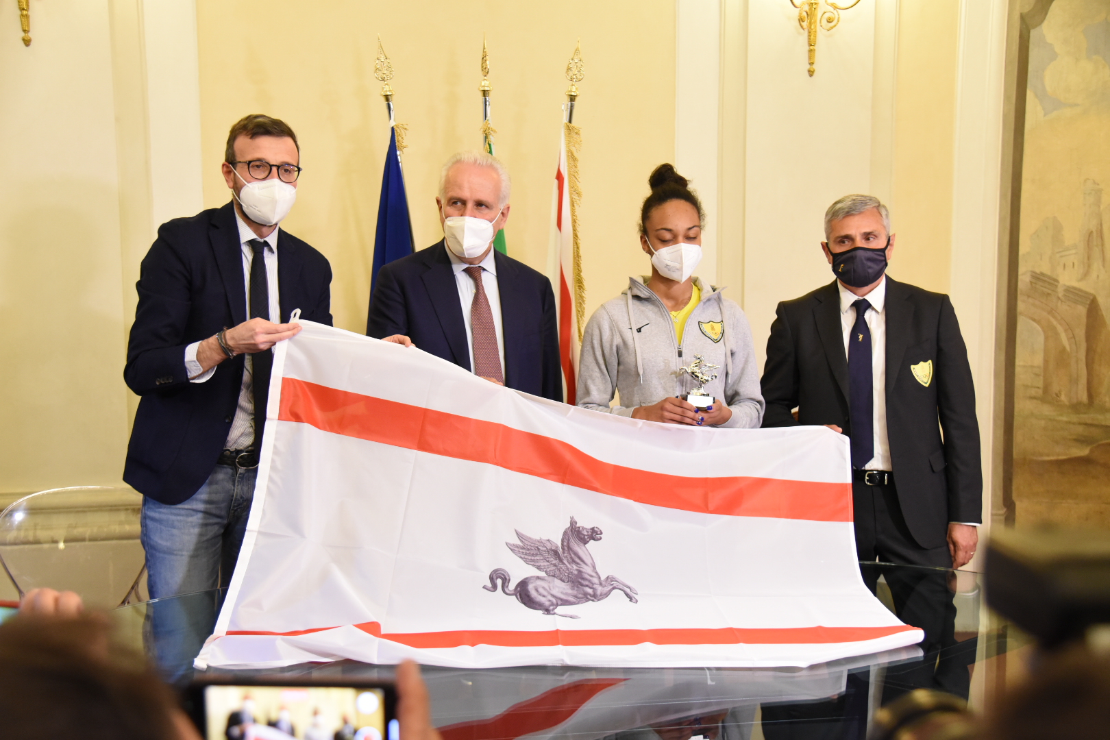 Il presidente Giani ha consegnato il Pegaso a Larissa Iapichino