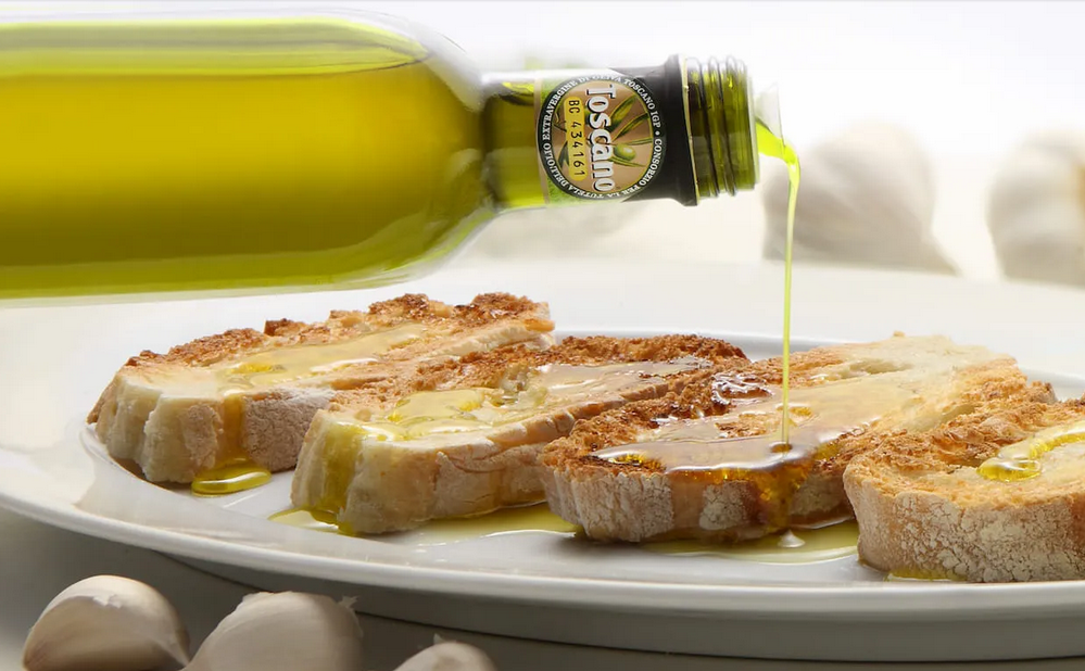 Olio Toscano IGP compie 25 anni: lunedì 11 festeggia col panettone firmato dagli chef
