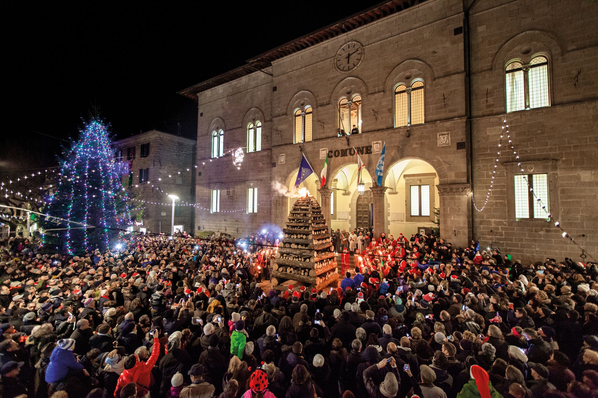 Ad Abbadia San Salvatore le Fiaccole accendono il Natale