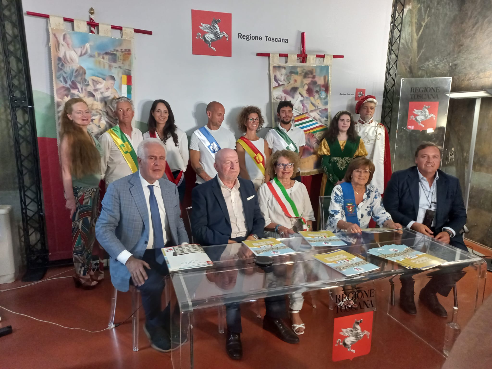 Castiglione della Pescaia, il Palio marinaro presentato da Giani e da Marras
