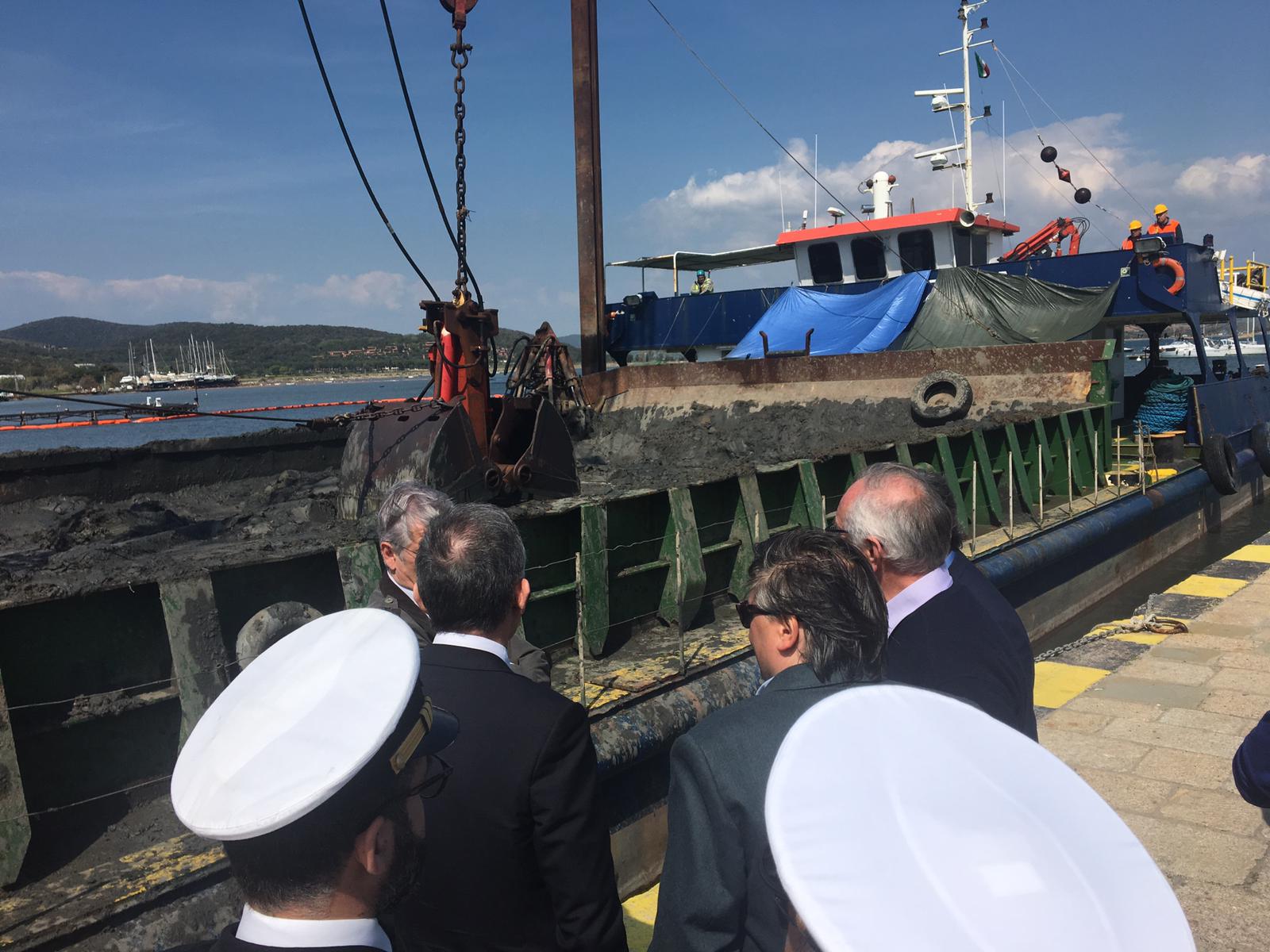 Escavo porto di Talamone, il presidente della Regione in visita al cantiere