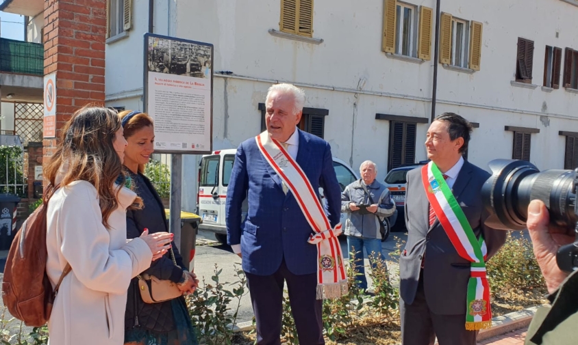 Vaiano, Giani all'inaugurazione della nuova piazza nella frazione La Briglia