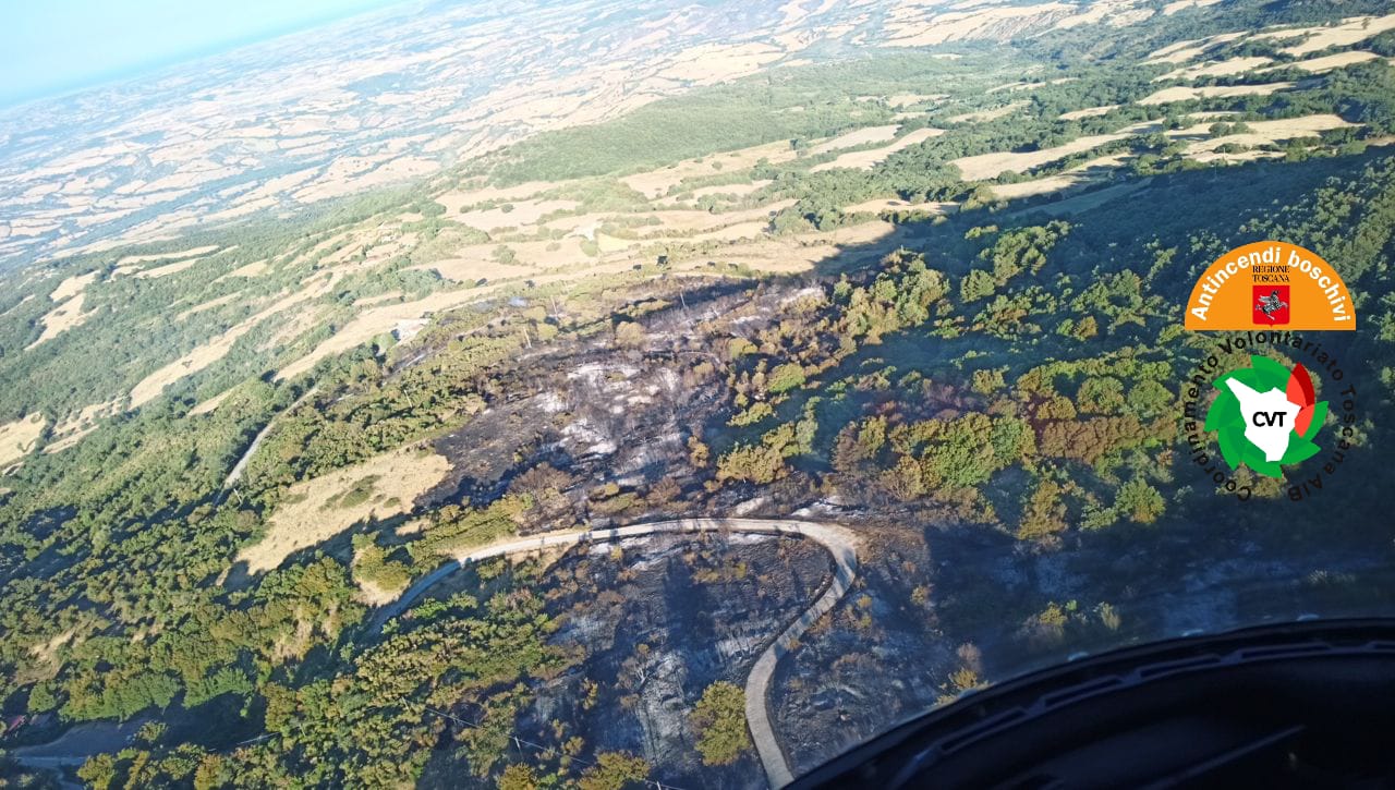 Incendio boschivo a Stribugliano, frazione di Arcidosso (Gr)