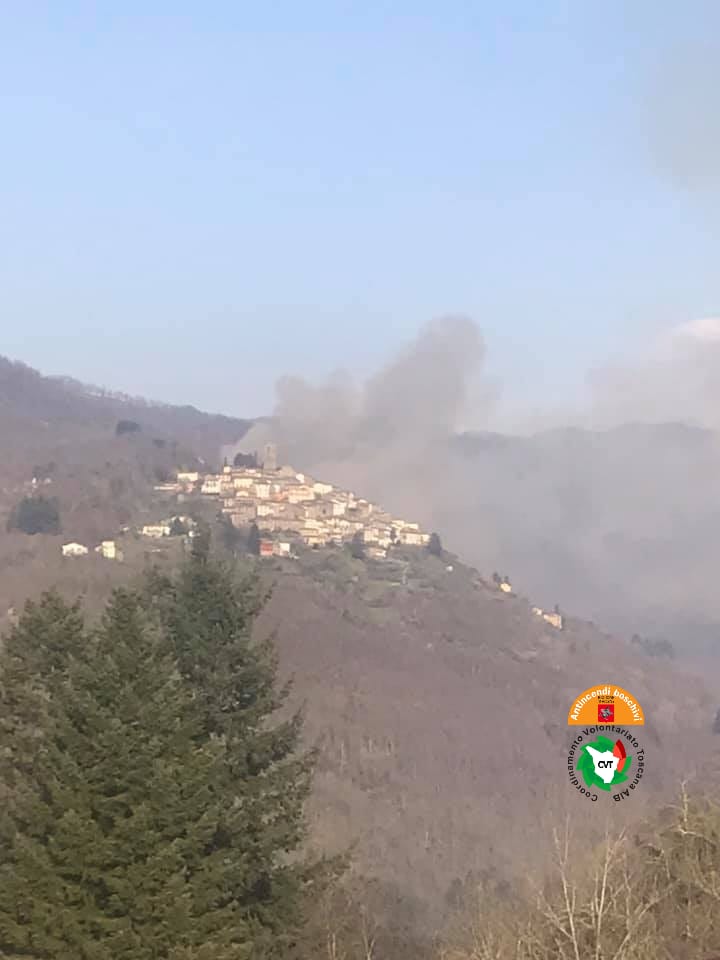 In corso due incendi, a Bagni di Lucca e Casola in Lunigiana