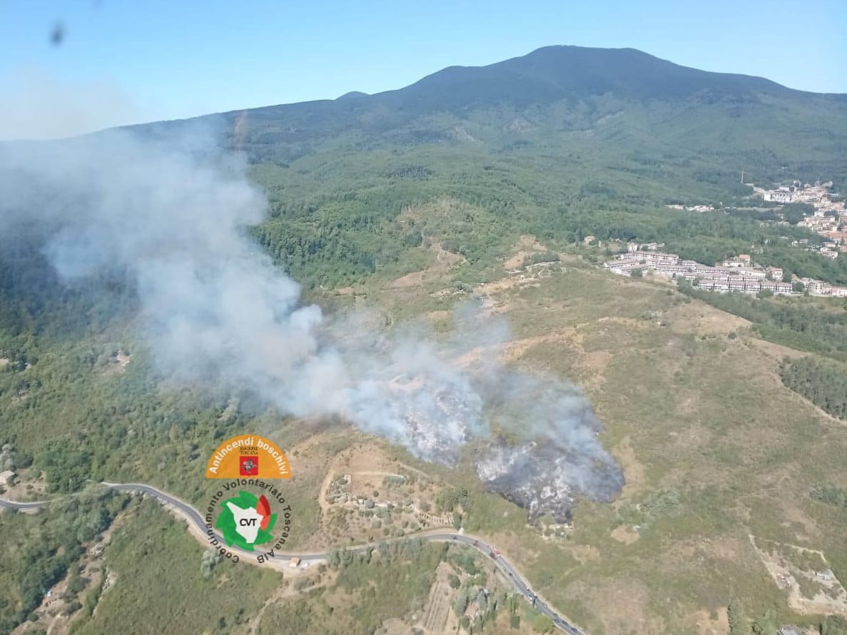 Incendio boschivo alle pendici dell’Amiata