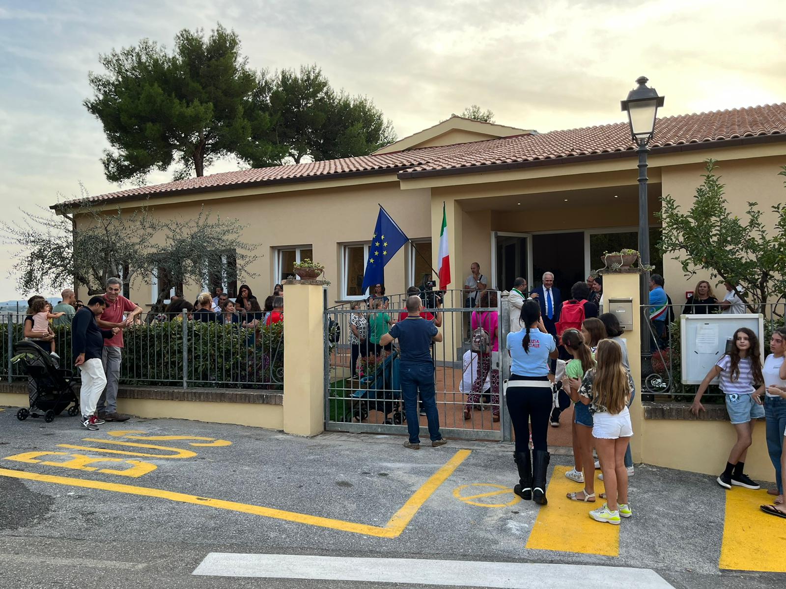 A Lorenzana taglio del nastro per la scuola rinnovata e più sicura