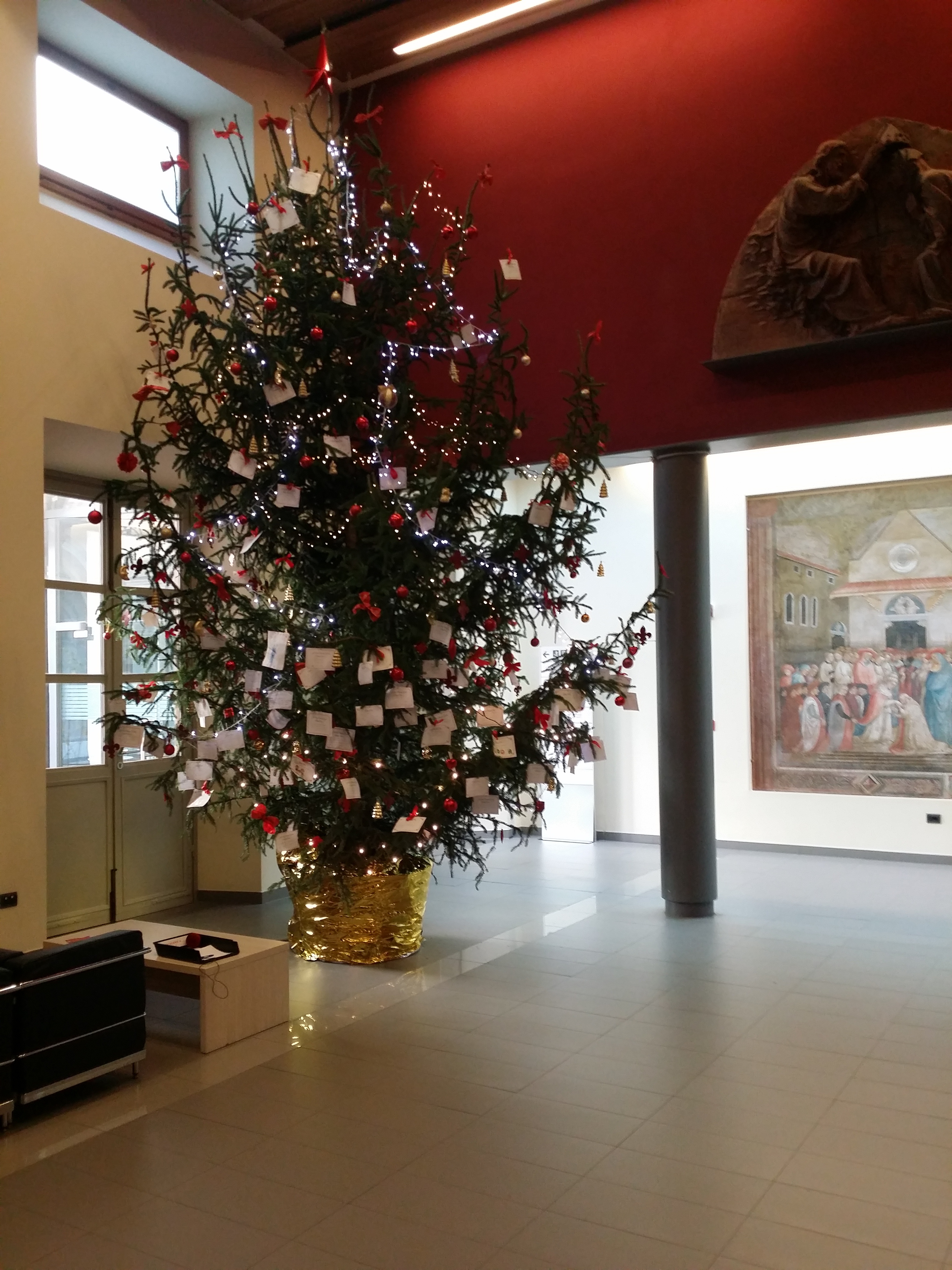 Natale, a Santa Maria Nuova abete addobbato dai pazienti