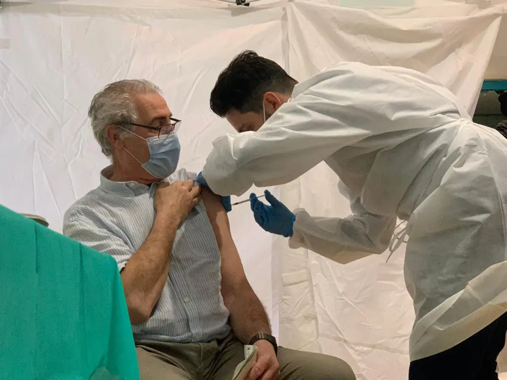 Vaccini a Ferragosto, Giani ringrazia gli operatori: “Esempio di dedizione alla comunità”
