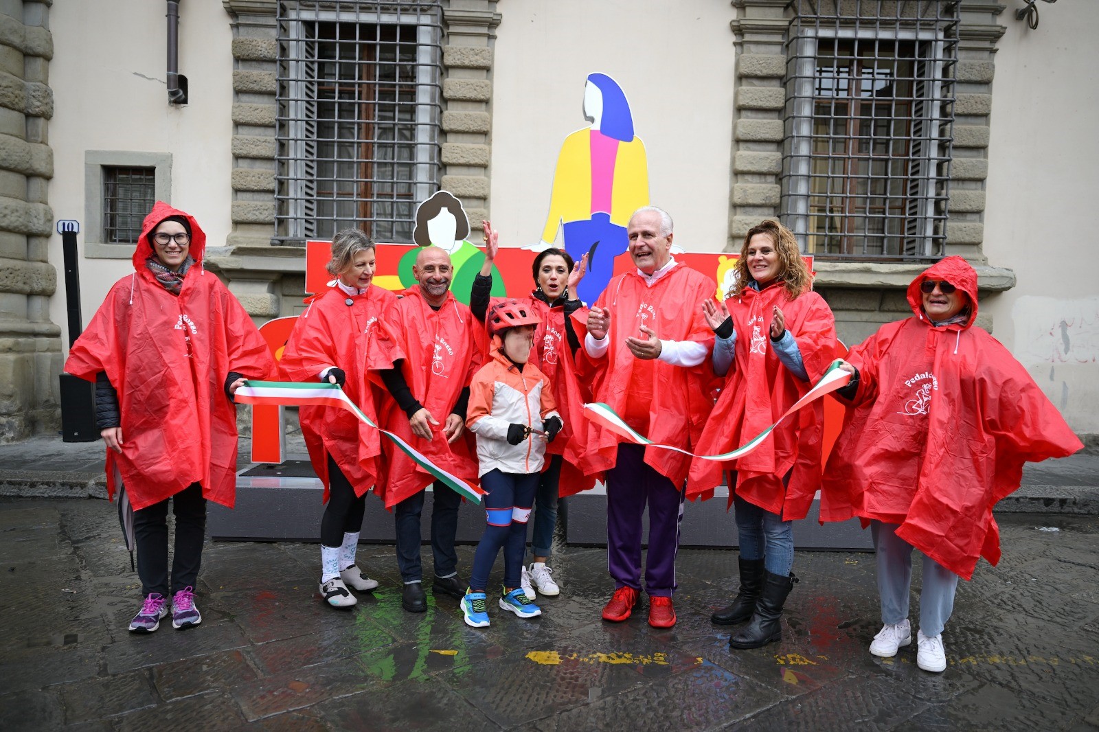 Inaugurata l’”Attesa” di Marco Lodola: una panchina di luce che guarda al futuro