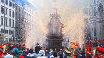 Pasqua, Giani partecipa al tradizionale scoppio del Carro