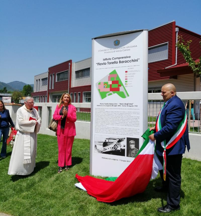 Scuola materna a Villafranca in Lunigiana, Grieco all'inaugurazione