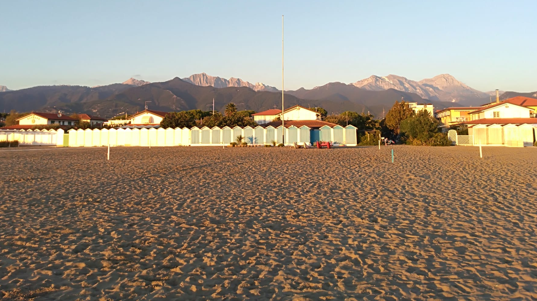 Ordinanza su cantieri navali, stabilimenti balneari e chiusura negozi 25 aprile e 1 maggio