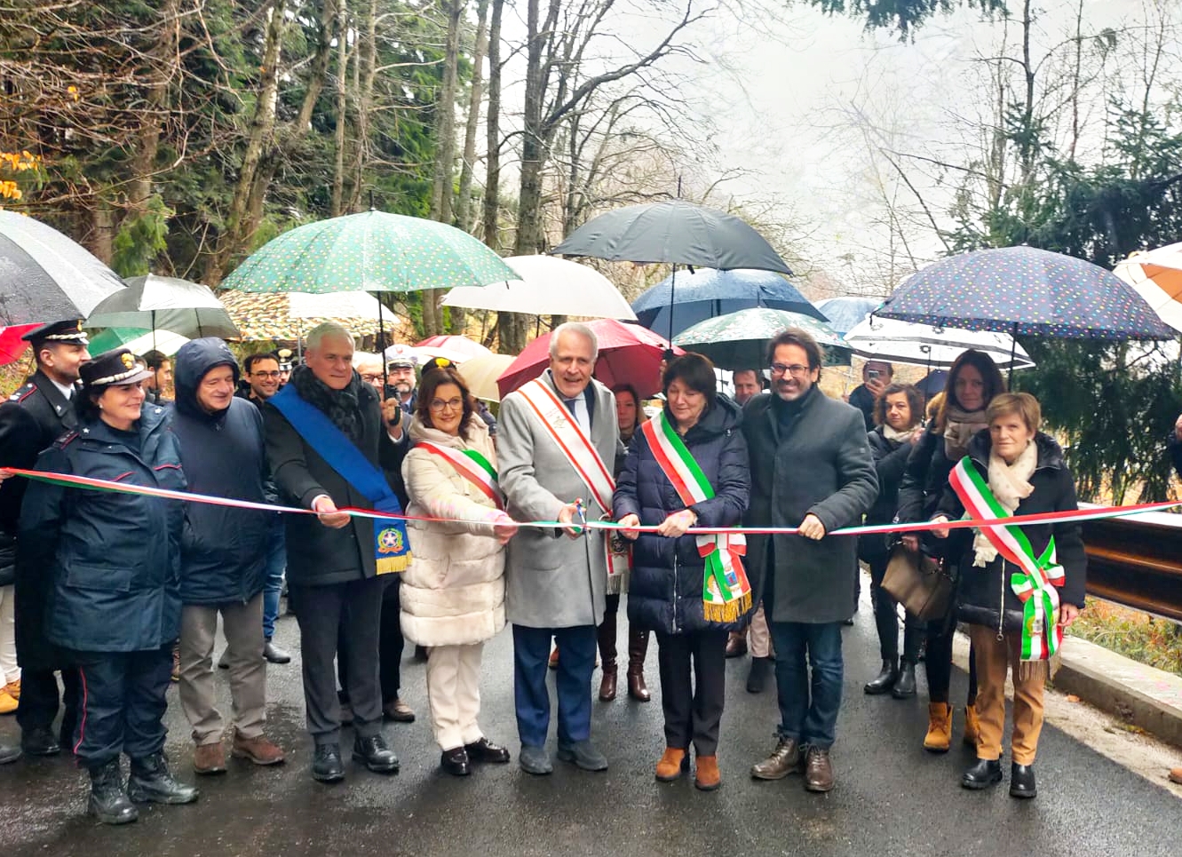 Strada dell’Orecchiella, terminati i lavori. Giani e Baccelli all’inaugurazione