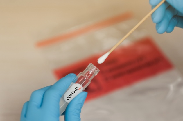 Tamponi subito e gratuiti agli studenti. Accordo con farmacie, pediatri e medici di famiglia