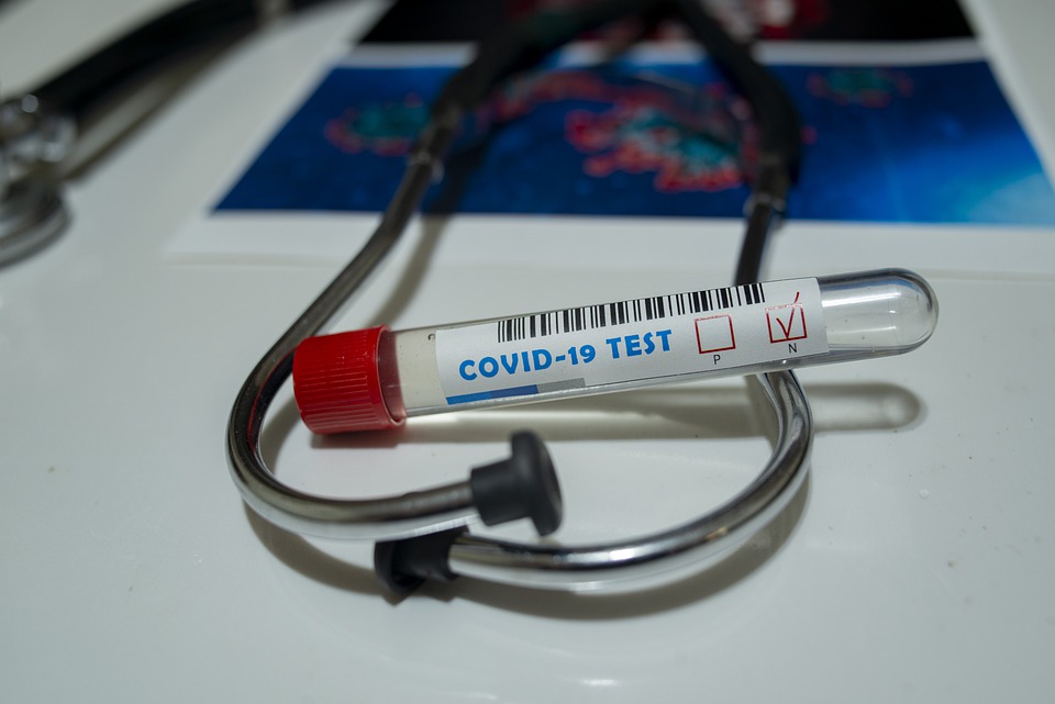 Test sierologici, le novità per i privati. Screening gratuiti per personale di scuole e università