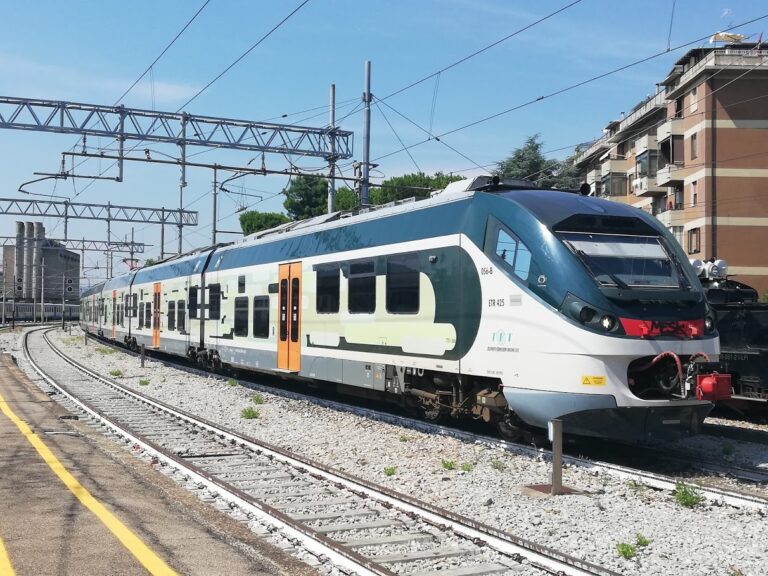 Treni, linee Arezzo-Sinalunga e Arezzo-Stia: affidato il servizio per i prossimi dieci anni