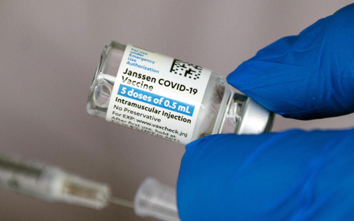 Vaccino, in consegna 11mila dosi Johnson & Johnson  per over 70