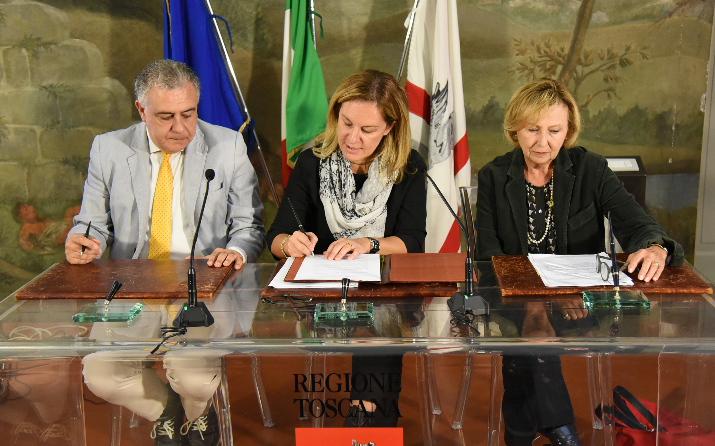 San Gimignano, firmata l'intesa per la ricostruzione delle mura crollate