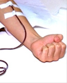 Allarme sangue, ancora una catena di sms 'bufala'