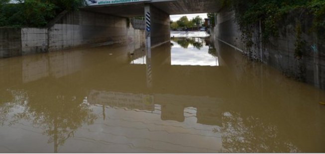 Maltempo, forti piogge nel sud della Toscana, straripa l'Albegna