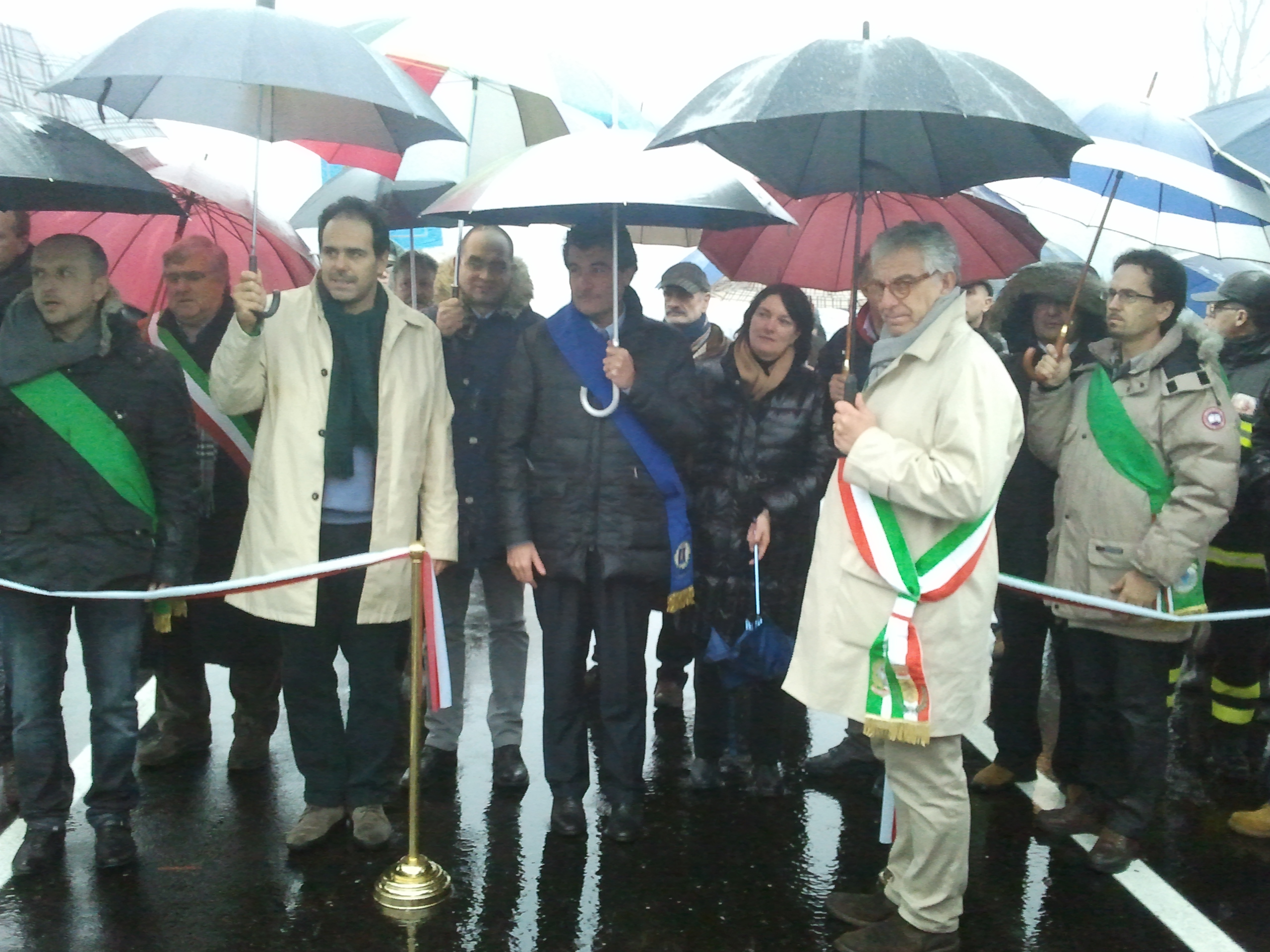 Assessore Ceccobao all'inaugurazione della variante di Castelnuovo Garfagnana