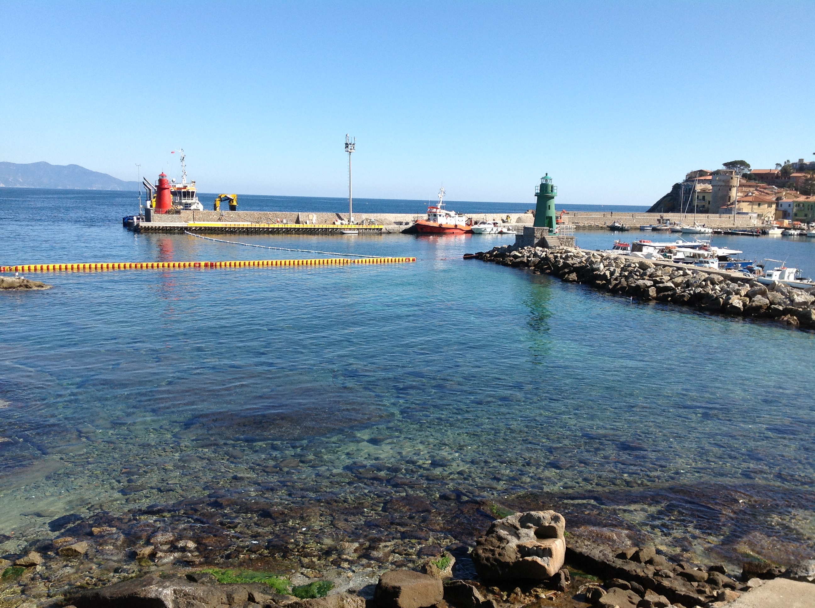 Costa Concordia, situazione sotto controllo dopo il piccolo sversamento di stamani