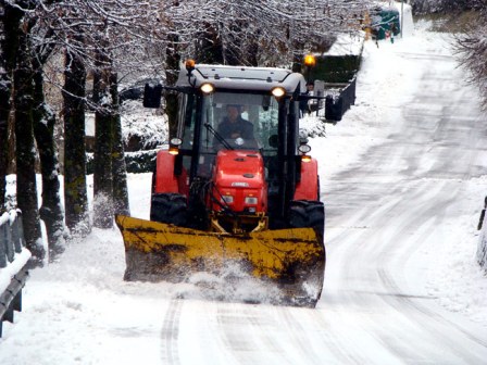 Neve, operatori e volontari al lavoro per garantire a tutti l'accesso ai seggi