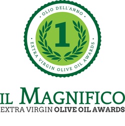Olio: Salvadori consegna il premio 'Il Magnifico'al vincitore. Degli 8 finalisti, 5 sono toscani