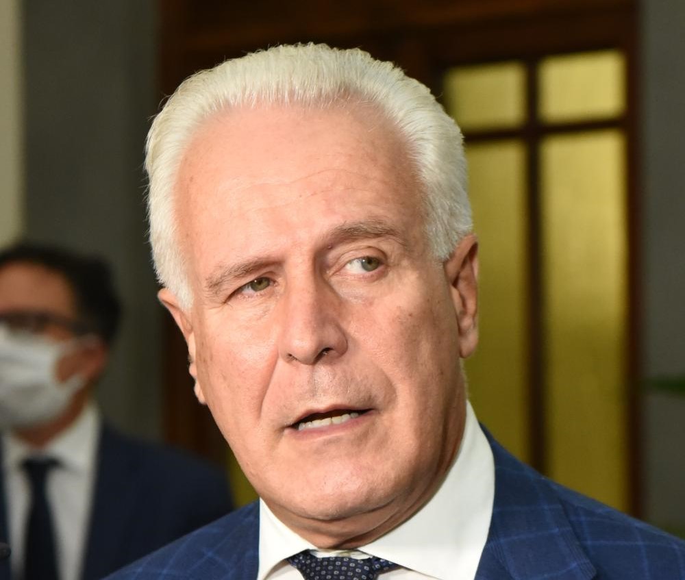 Travolta in magazzino muore dopo un mese, Giani: