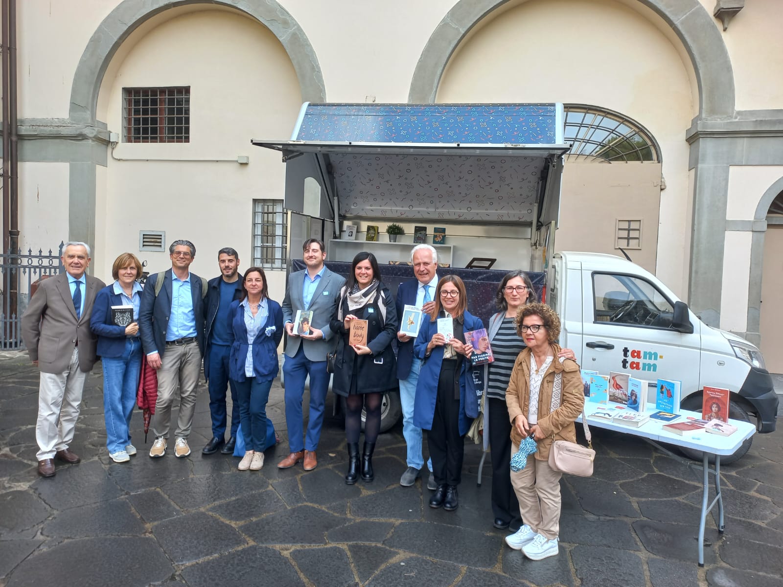 La lettura in viaggio tra le colline, nel Chianti al via il Bibliobus “Tam Tam”