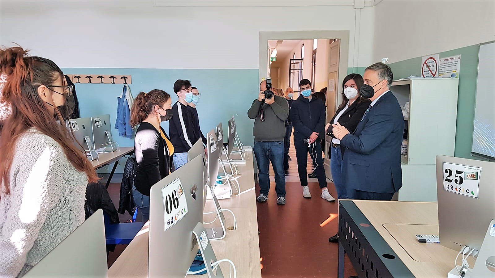 Scuola, Nardini inaugura lab di grafica al ‘Caselli’ di Siena:“Bella notizia per ripartenza”