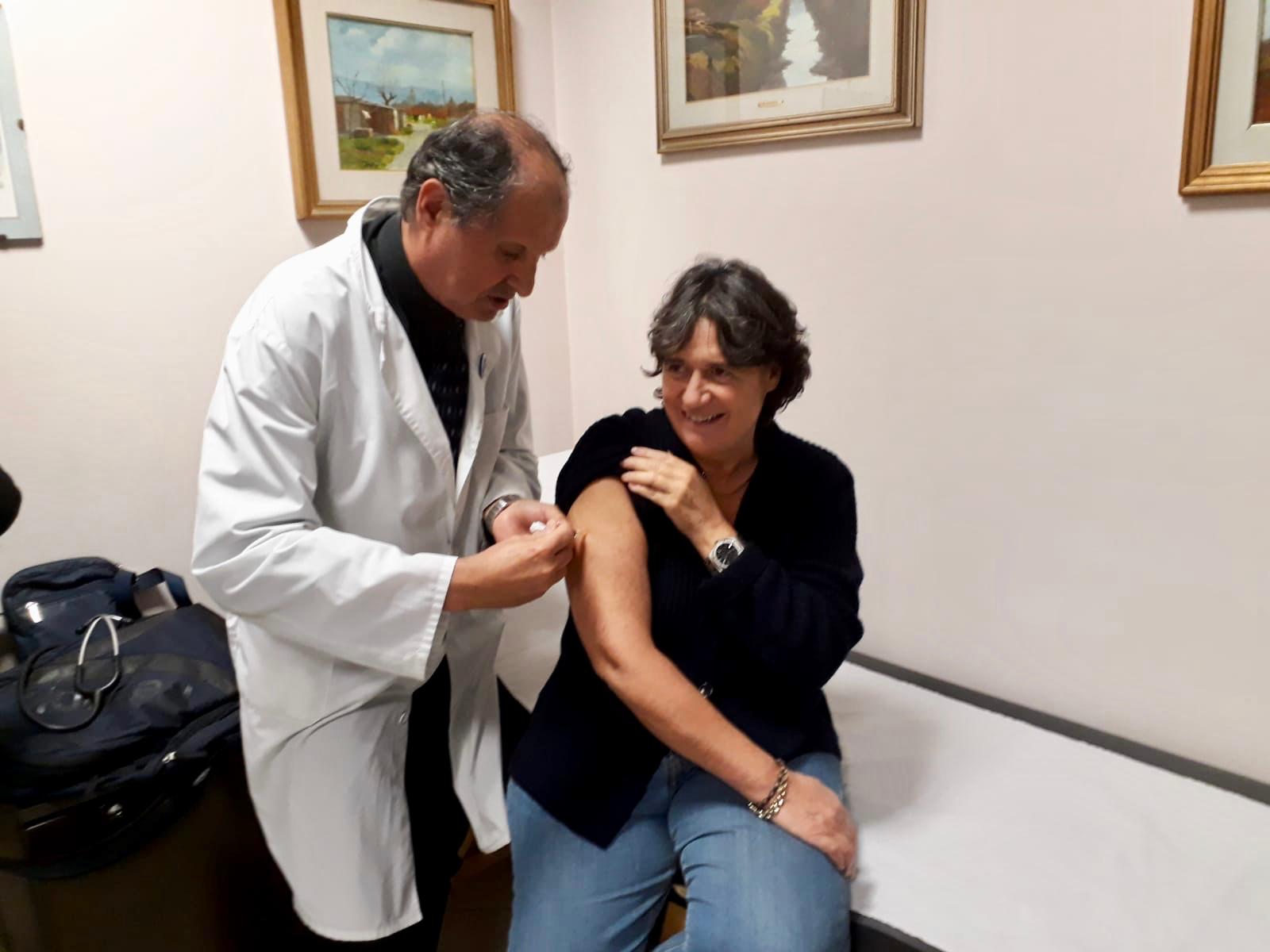 Immagine Influenza, Stefania Saccardi si è vaccinata e invita i toscani a fare altrettanto